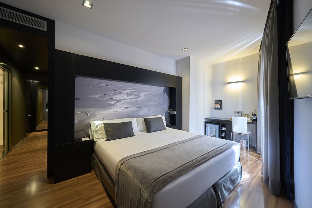 Catalonia Catedral Hotel — Hotel rooms in Barcelona, Catalonia