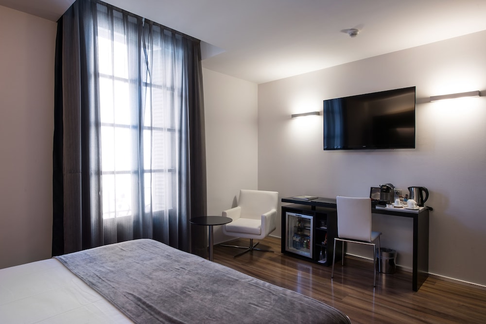 Catalonia Catedral Hotel — Hotel rooms in Barcelona, Catalonia