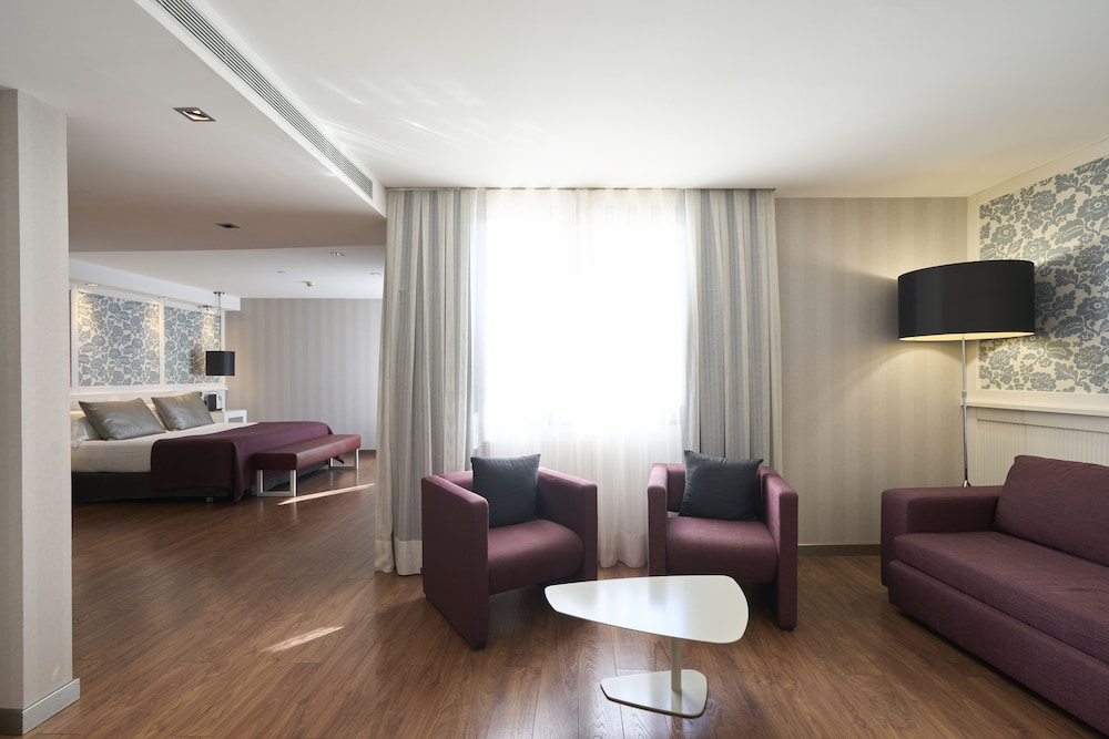 Catalonia Catedral Hotel — Hotel rooms in Barcelona, Catalonia