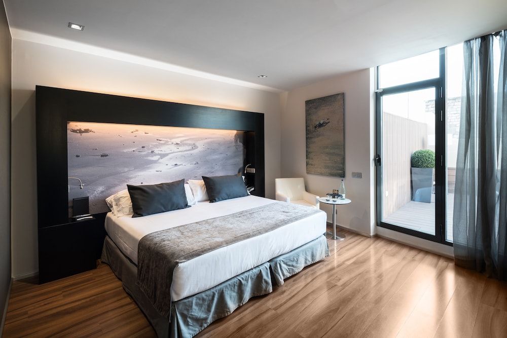 Catalonia Catedral Hotel — Hotel rooms in Barcelona, Catalonia
