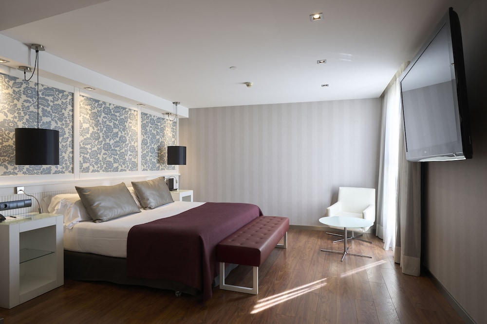Catalonia Catedral Hotel — Hotel rooms in Barcelona, Catalonia