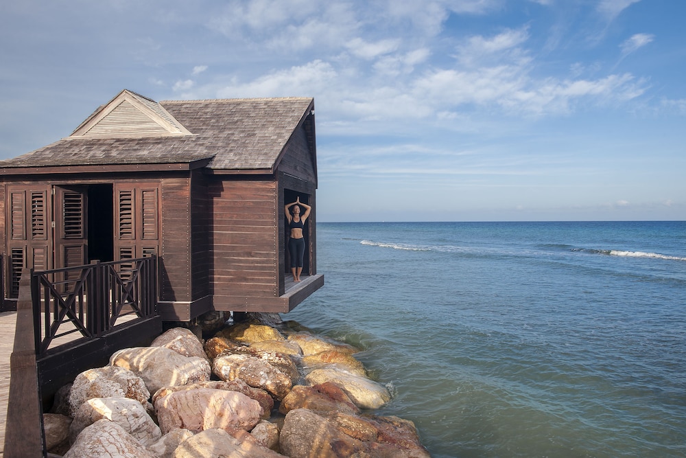 Half Moon — Hotel building in Montego Bay