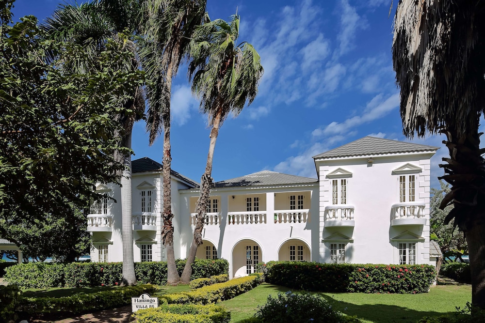 Half Moon — Hotel building in Montego Bay