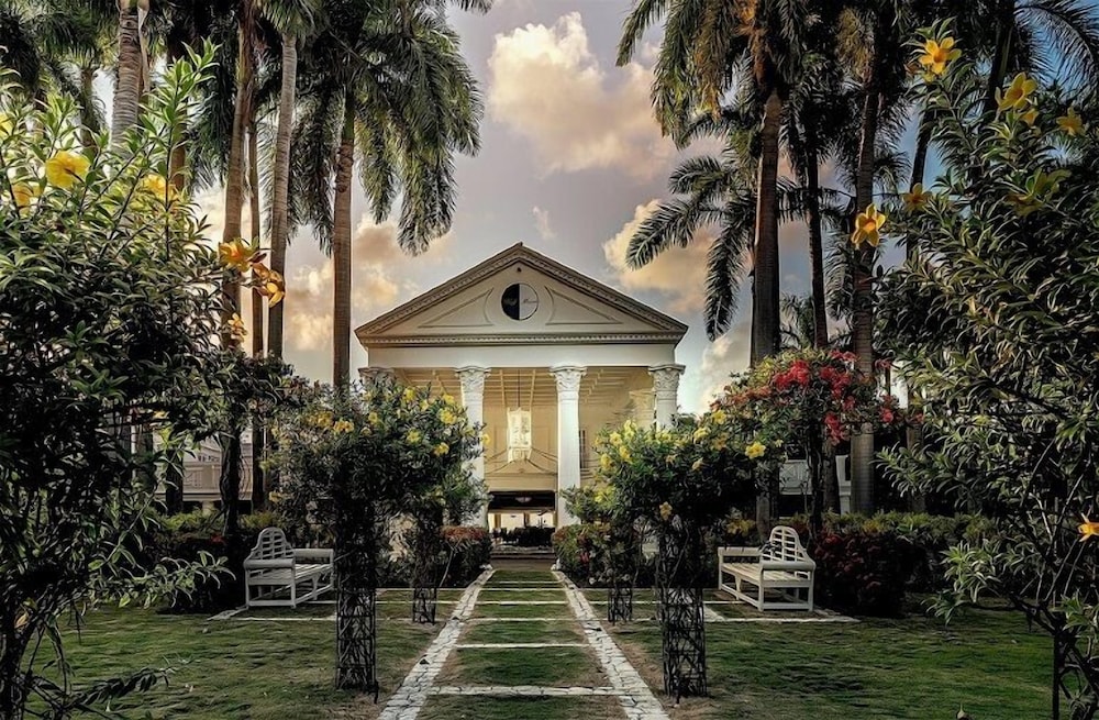 Half Moon — Hotel building in Montego Bay