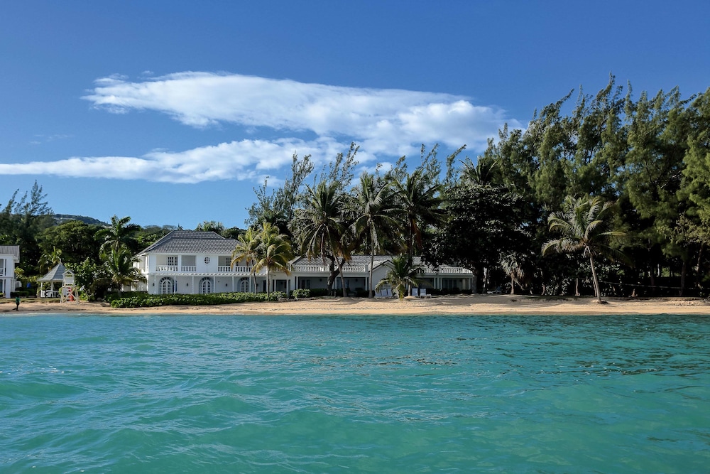 Half Moon — Hotel building in Montego Bay