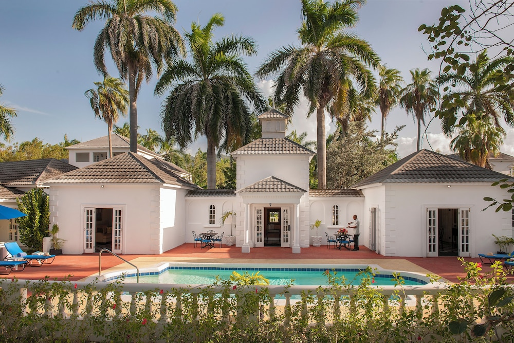 Half Moon — Hotel building in Montego Bay
