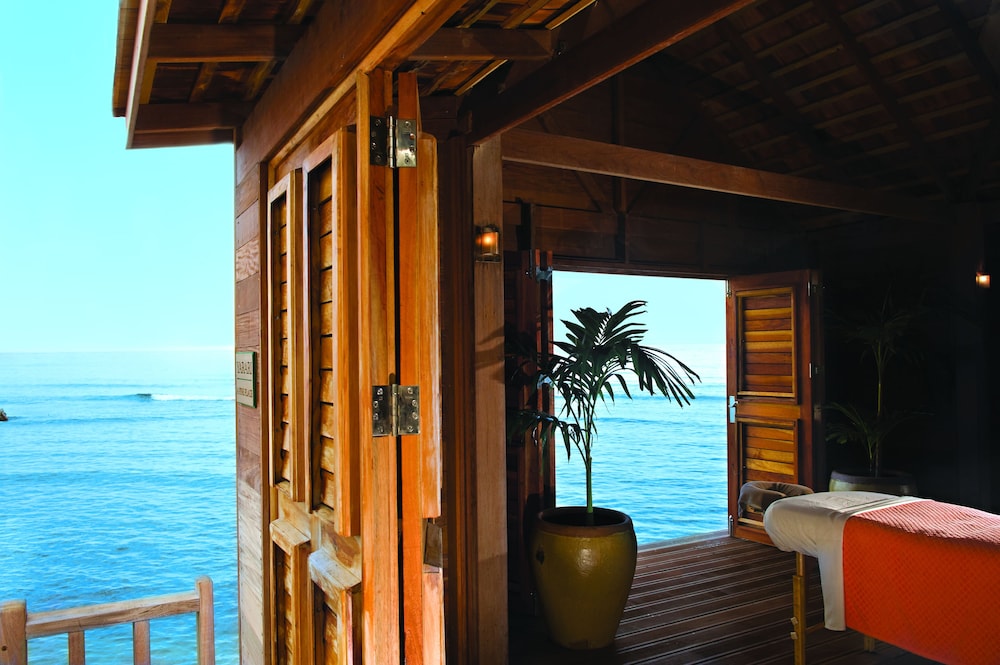 Half Moon — Hotel rooms in Montego Bay