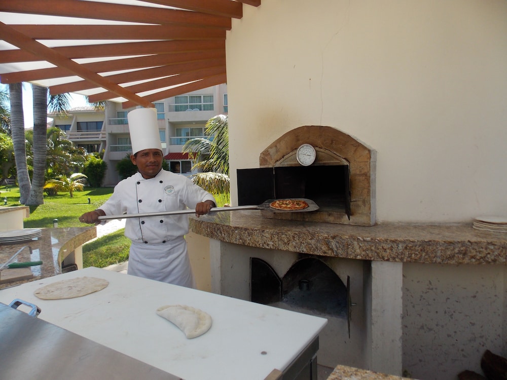 Ocean Spa Hotel – All Inclusive — Restaurant & bars in Cancun, Quintana Roo