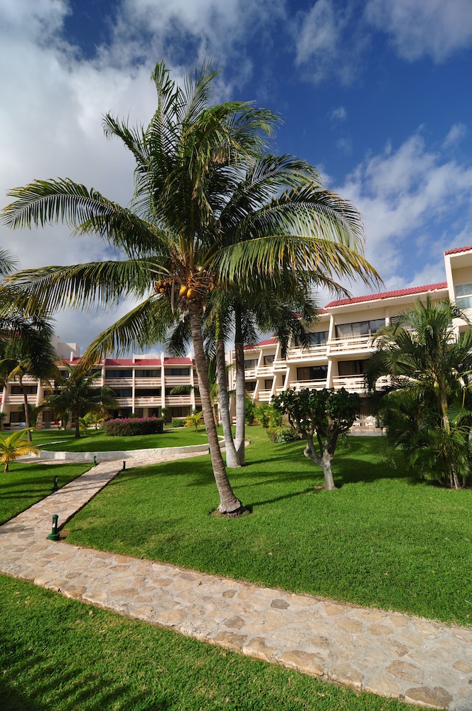 Ocean Spa Hotel – All Inclusive — Hotel building in Cancun, Quintana Roo