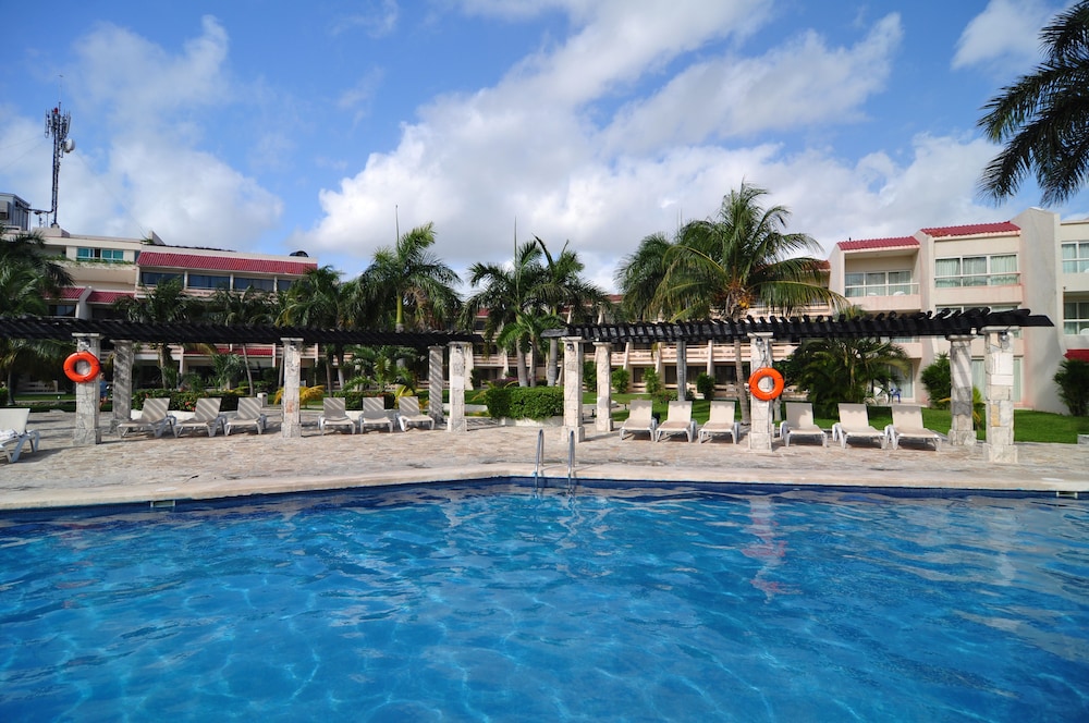 Ocean Spa Hotel – All Inclusive — Swimming pool in Cancun, Quintana Roo