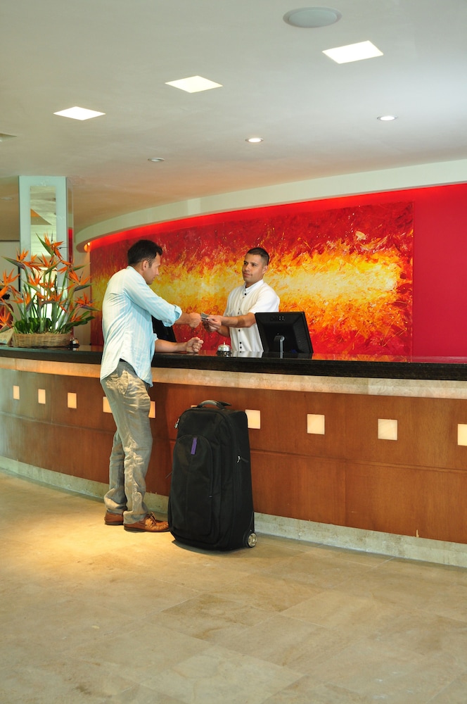 Ocean Spa Hotel – All Inclusive — Hotel building in Cancun, Quintana Roo