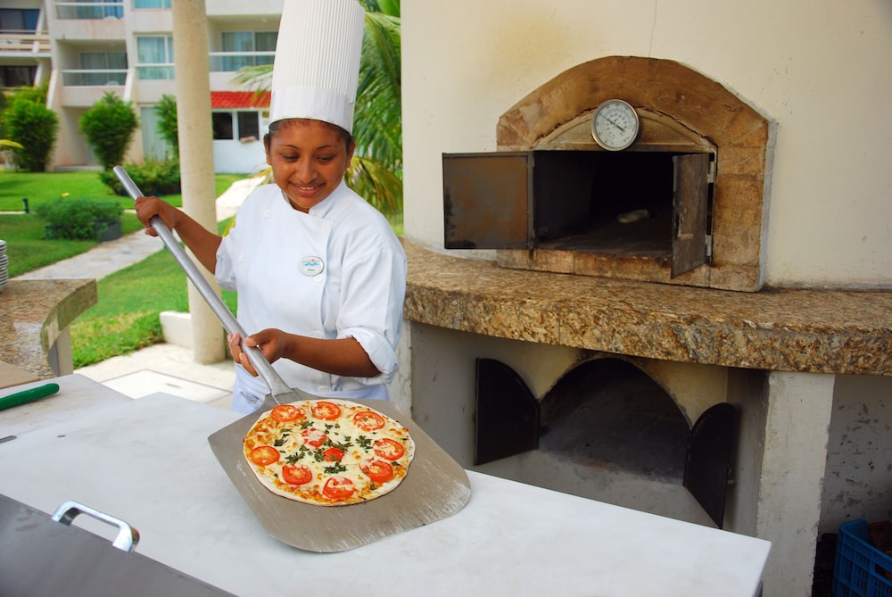 Ocean Spa Hotel – All Inclusive — Restaurant & bars in Cancun, Quintana Roo