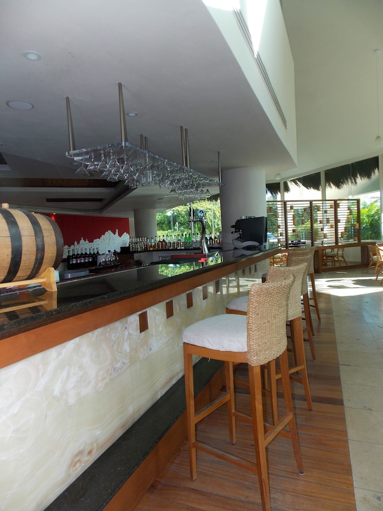 Ocean Spa Hotel – All Inclusive — Restaurant & bars in Cancun, Quintana Roo