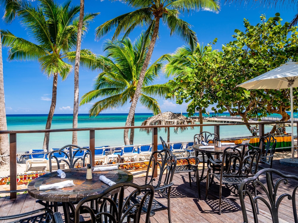 Dreams Rose Hall Resort & Spa - All Inclusive — Restaurant & bars in Montego Bay