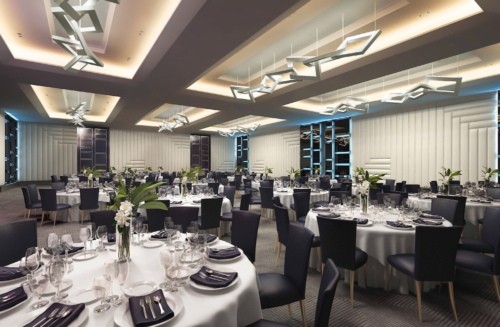 Hotel Indigo Los Angeles Downtown by IHG — Restaurant & bars in Los Angeles, California