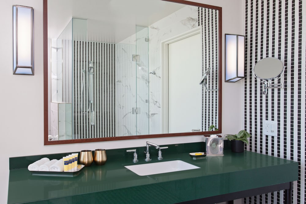 Hotel Indigo Los Angeles Downtown by IHG — Hotel rooms in Los Angeles, California