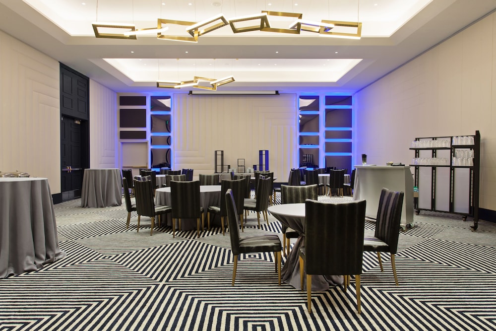 Hotel Indigo Los Angeles Downtown by IHG — Restaurant & bars in Los Angeles, California