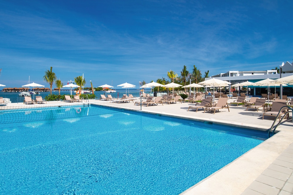 Hotel Riu Montego Bay - Adults Only - All Inclusive — Swimming pool in Montego Bay