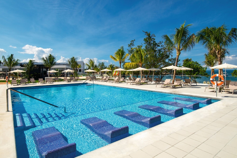 Hotel Riu Montego Bay - Adults Only - All Inclusive — Swimming pool in Montego Bay