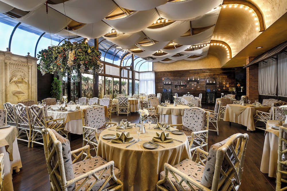 Sonesta Hotel Tower & Casino Cairo — Restaurant & bars in Cairo, Cairo