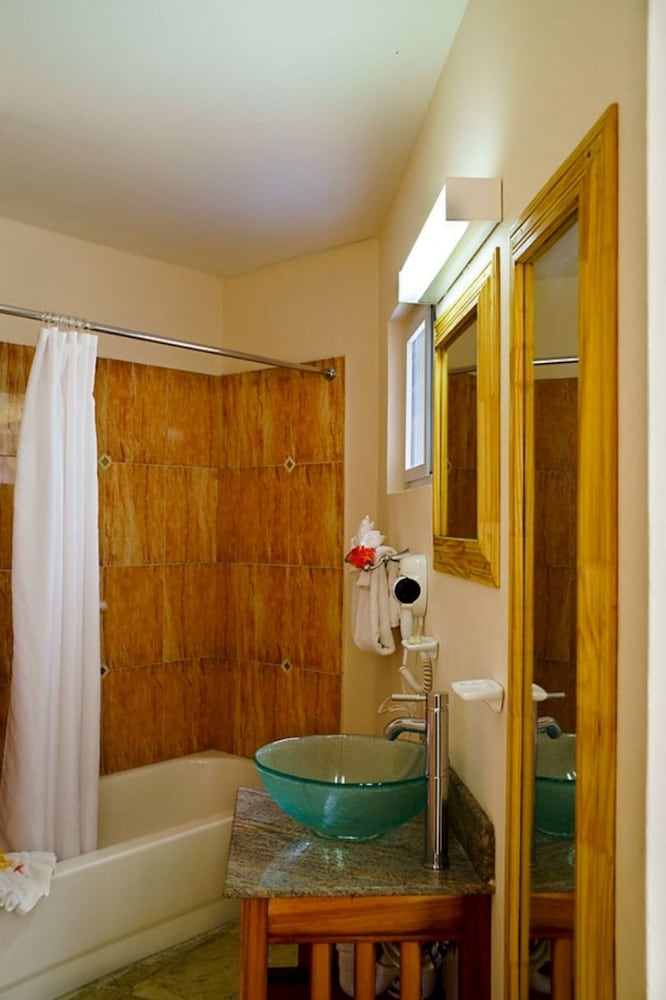 Rondel Village — Hotel rooms in Negril