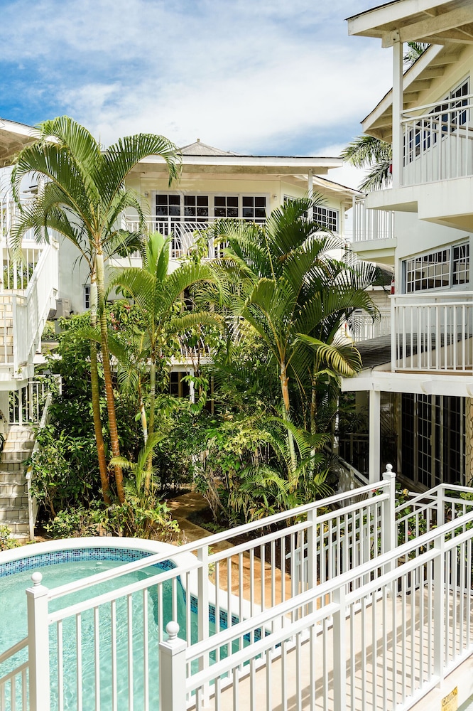 Rondel Village — Hotel building in Negril