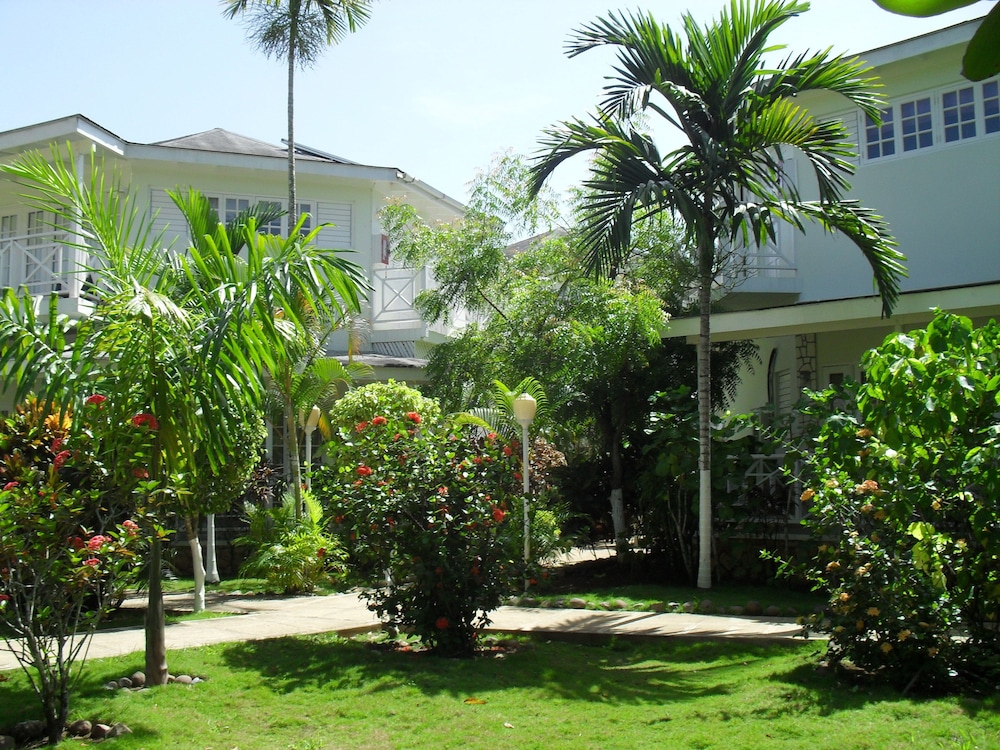 Rondel Village — Hotel building in Negril