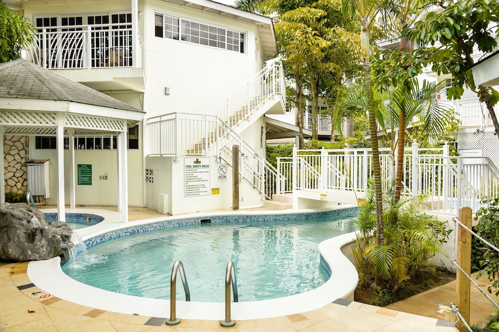 Rondel Village — Swimming pool in Negril