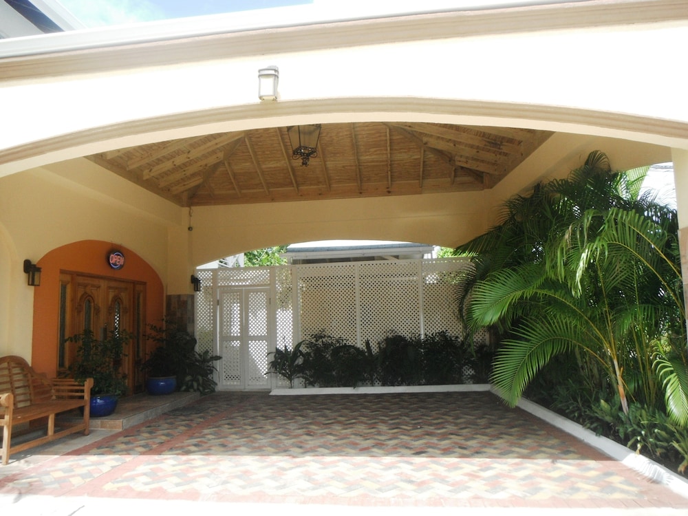 Rondel Village — Hotel building in Negril