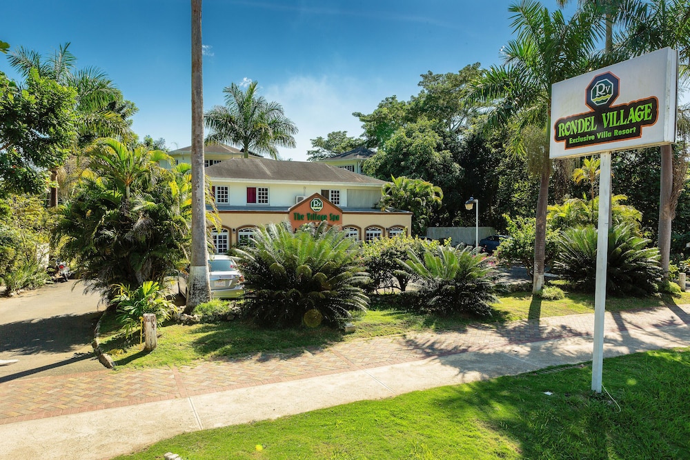 Rondel Village — Hotel building in Negril
