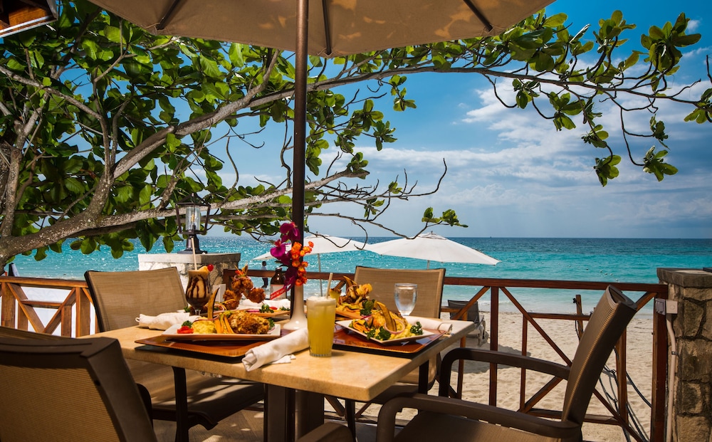 Rondel Village — Restaurant & bars in Negril