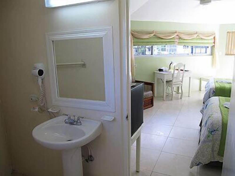 Rondel Village — Hotel rooms in Negril