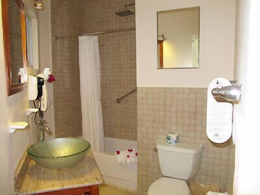 Rondel Village — Hotel rooms in Negril