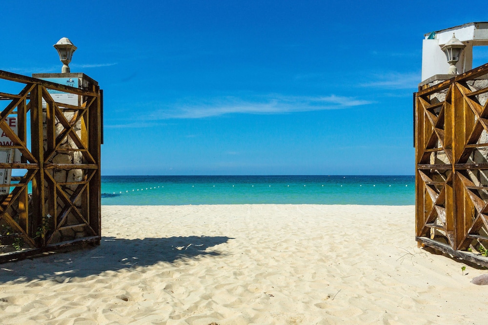 Rondel Village — Beach in Negril