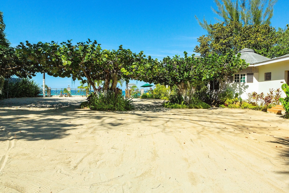 Rondel Village — Beach in Negril