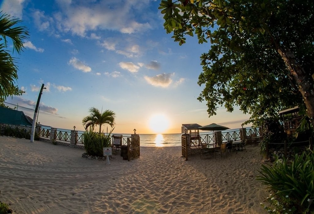 Rondel Village — Beach in Negril