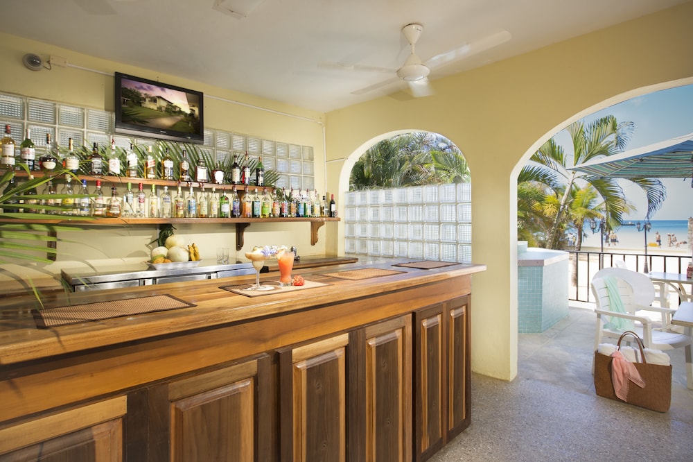 Rooms on the Beach Negril — Restaurant & bars in Negril