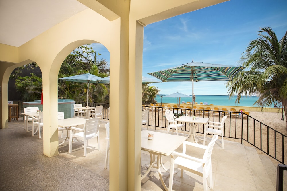 Rooms on the Beach Negril — Restaurant & bars in Negril