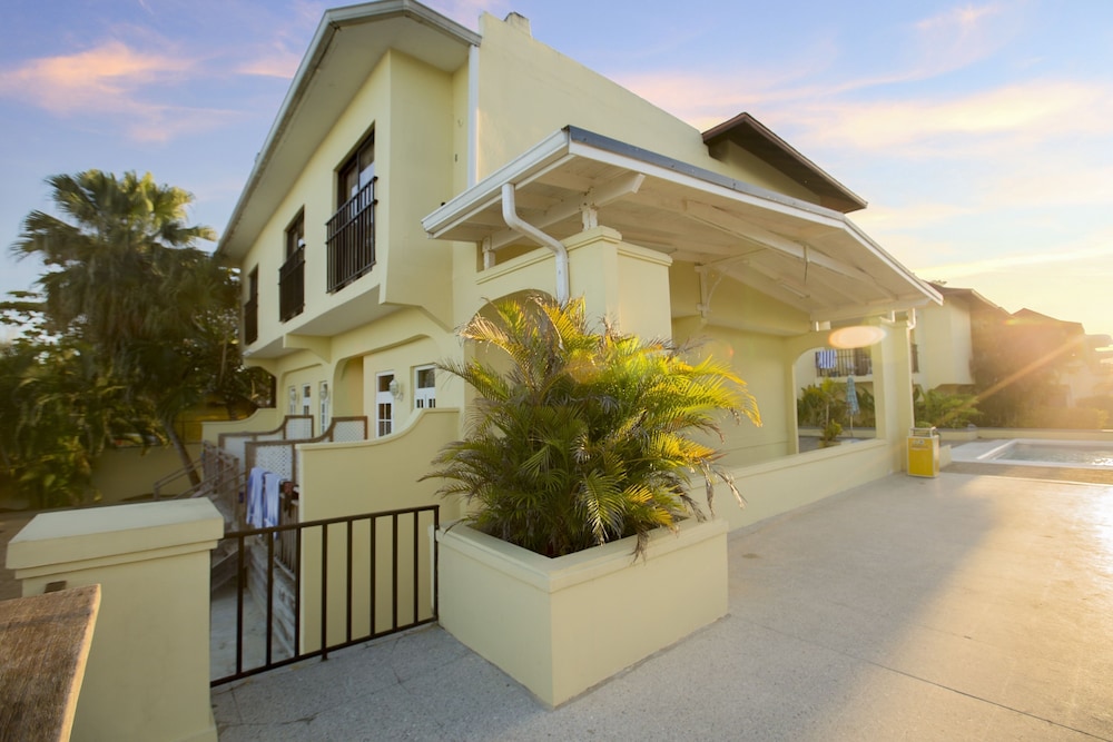 Rooms on the Beach Negril — Hotel building in Negril