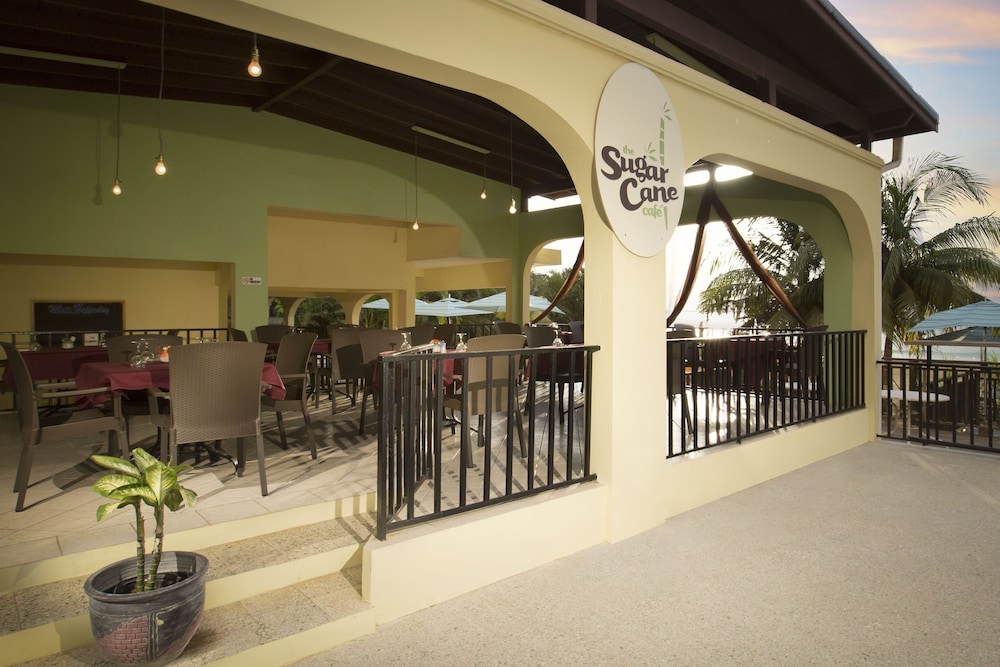 Rooms on the Beach Negril — Restaurant & bars in Negril