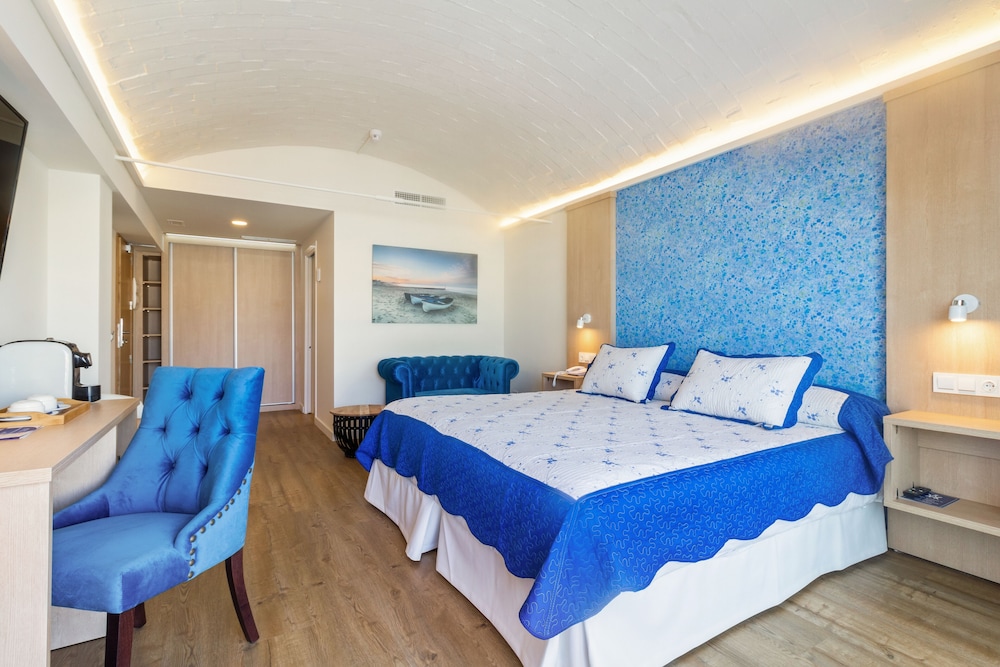 Hotel Alay Puerto Marina - Adults Only Recommended — Rooms in Benalmadena, Andalusia