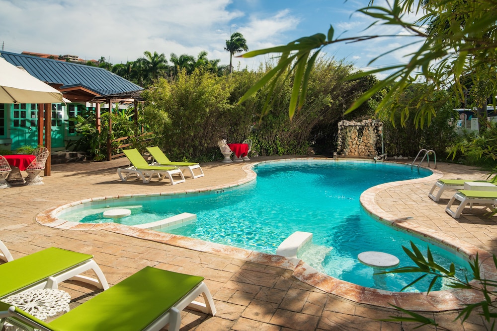 Toby's Resort — Swimming pool in Montego Bay