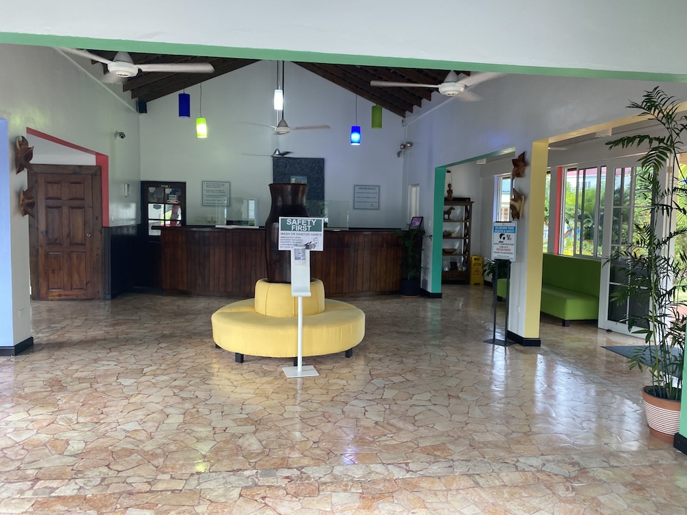 Toby's Resort — Hotel building in Montego Bay
