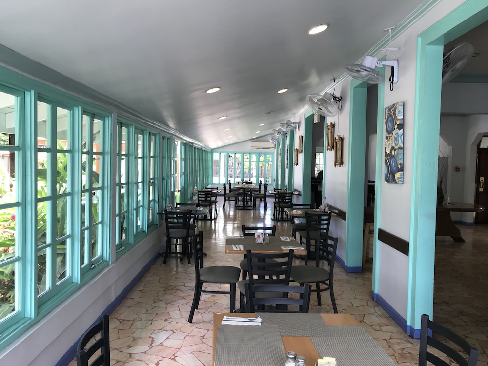 Toby's Resort — Restaurant & bars in Montego Bay