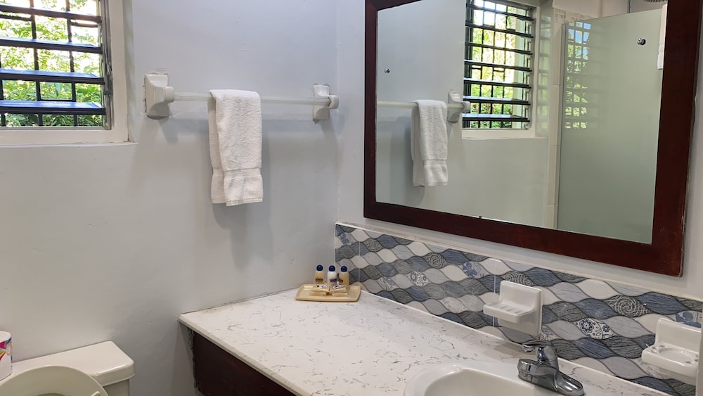 Toby's Resort — Hotel rooms in Montego Bay