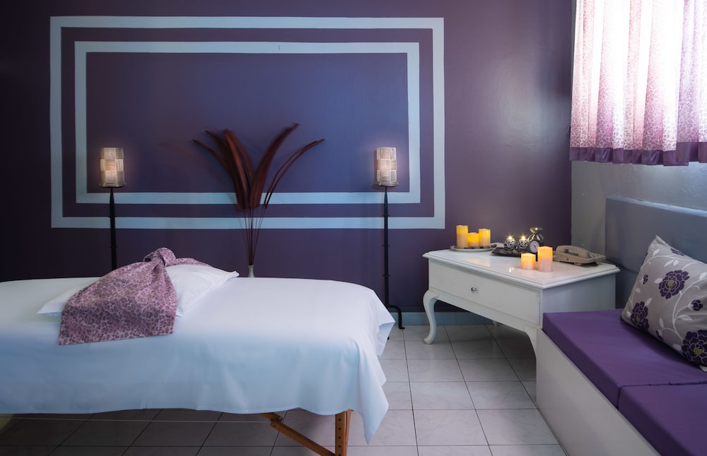 Toby's Resort — Hotel rooms in Montego Bay
