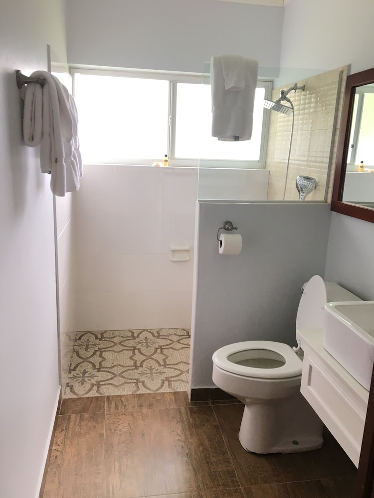 Toby's Resort — Hotel rooms in Montego Bay