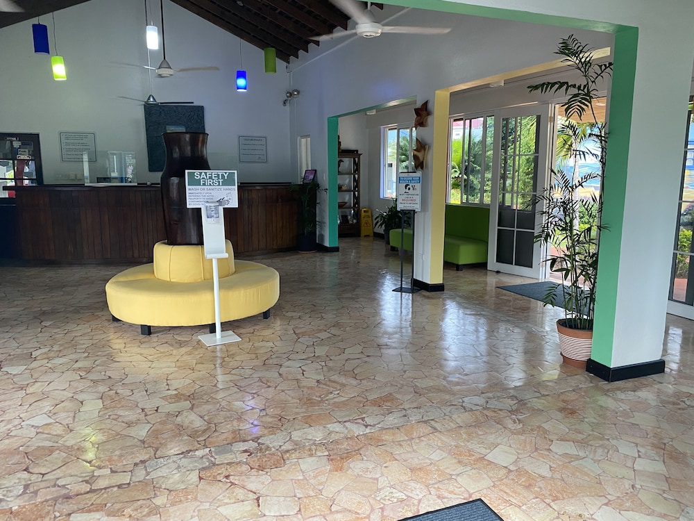 Toby's Resort — Hotel building in Montego Bay