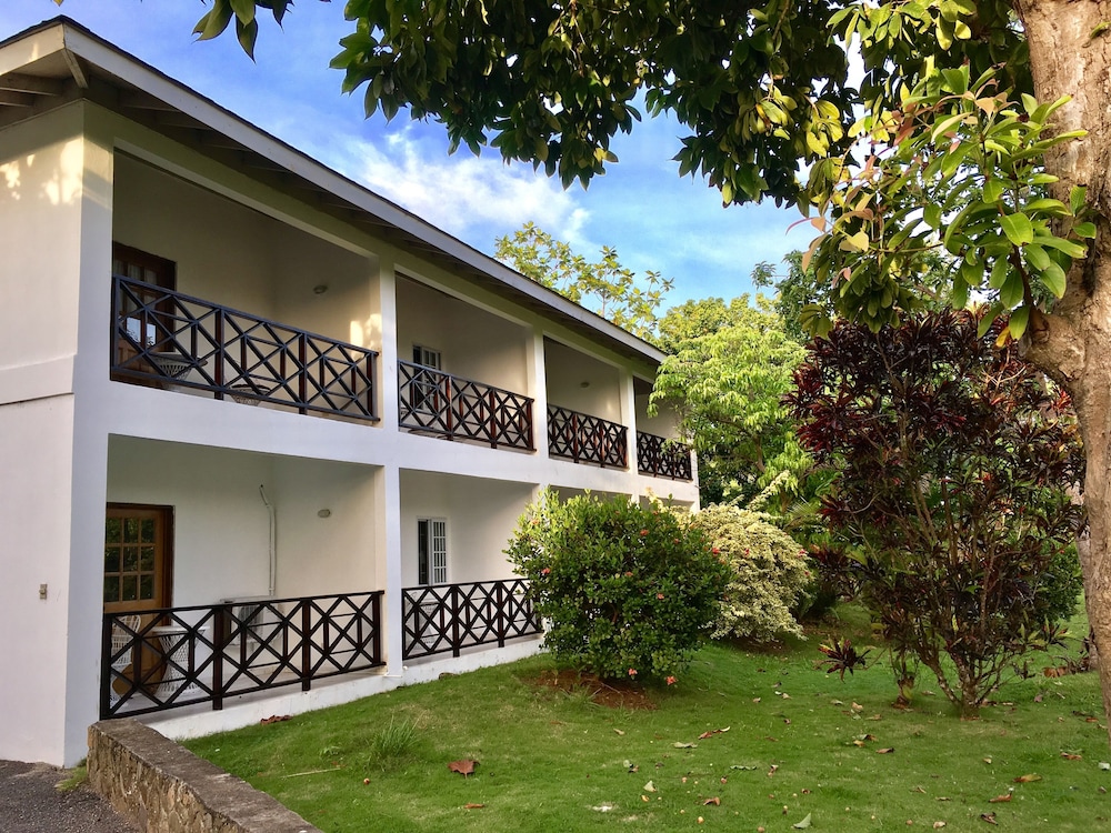 White Sands Negril — Hotel building in Negril