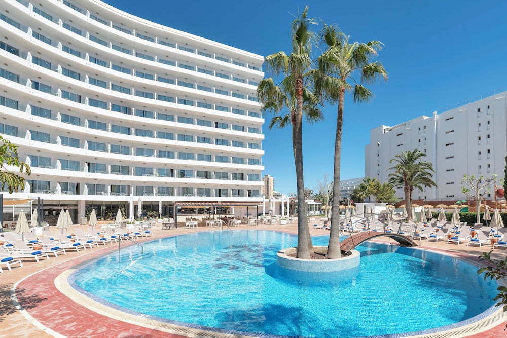 Hotel HSM Atlantic Park Hotel — Swimming pool in Magaluf, Balearic Islands